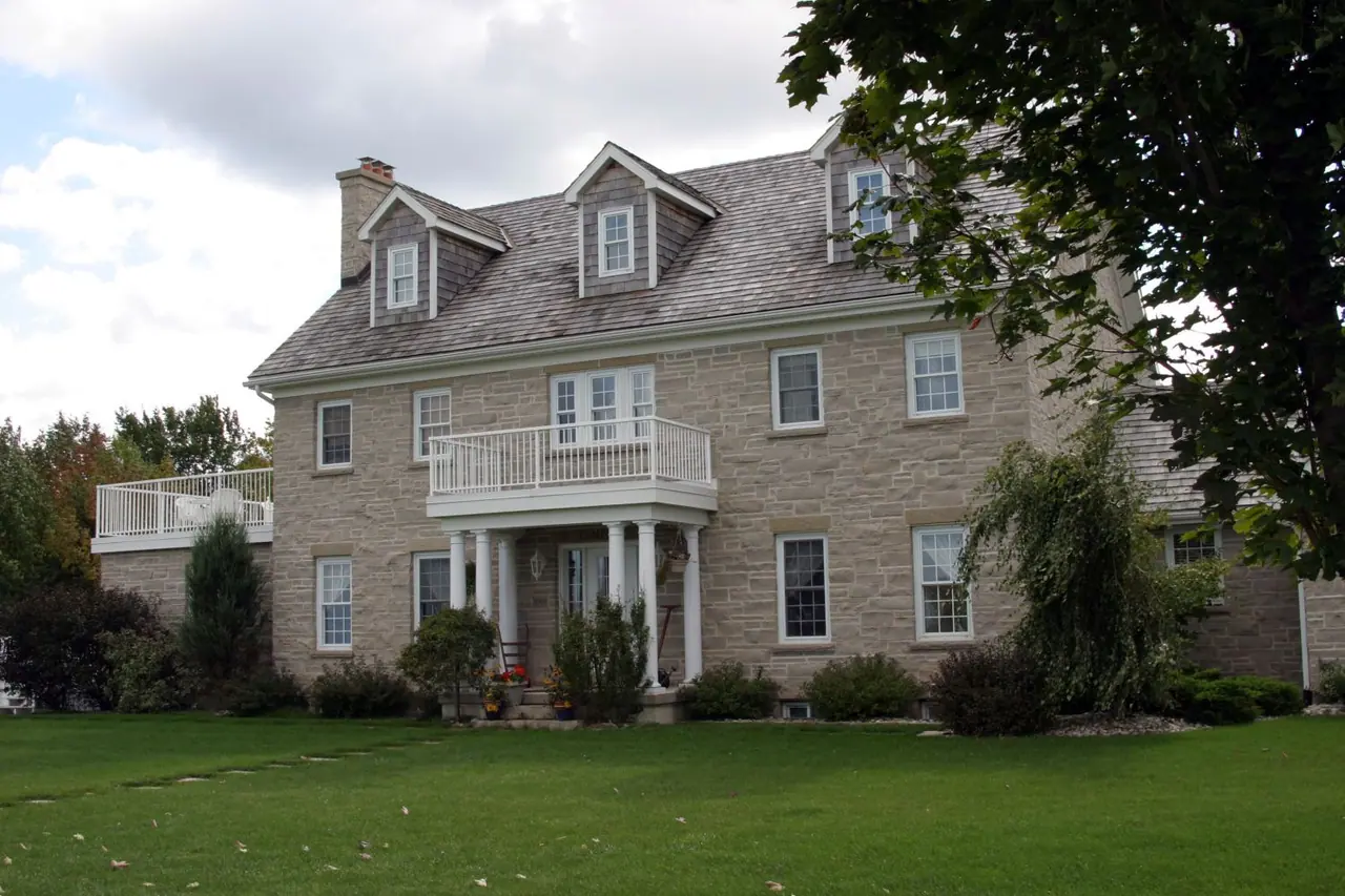Ebel wall coursing limestone finishing an exterior wall
